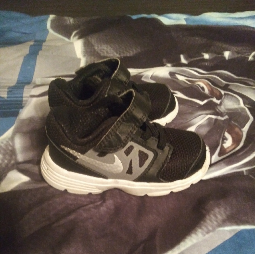 Nike shoes size 6c (toddler)